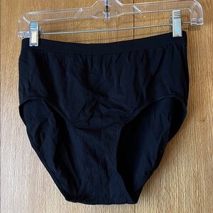 Bali Comfort Revolution Seamless Brief Size 8/9 XL Black comfort Panties